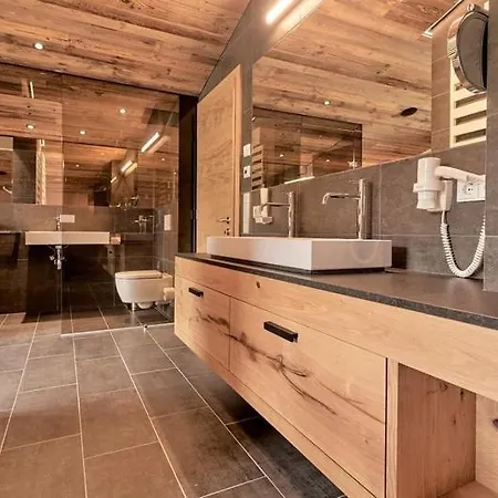 4br Amazing Next To The Ski Slops Chalet Sölden